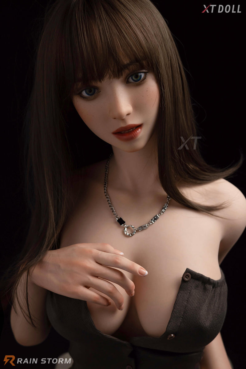 Elana: Cute Goth Sex Doll