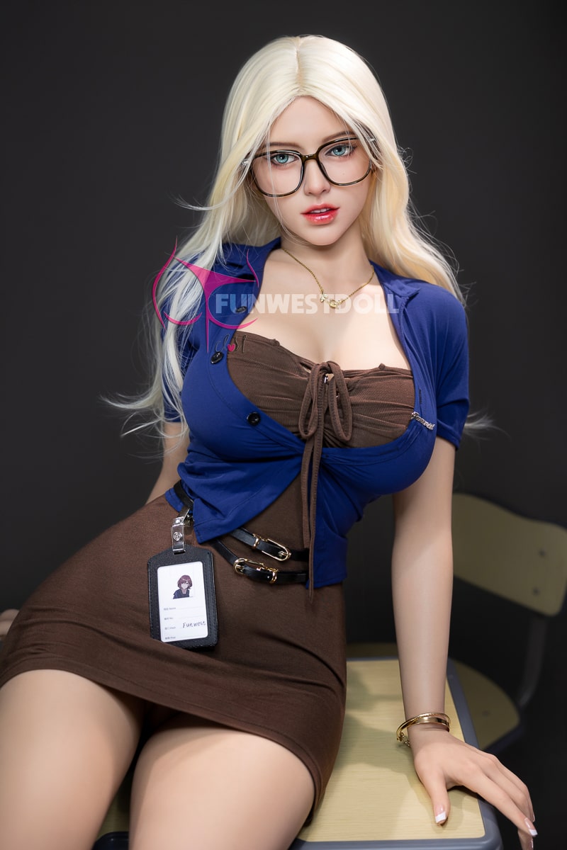 Contessa: Hot Co-worker Sex Doll