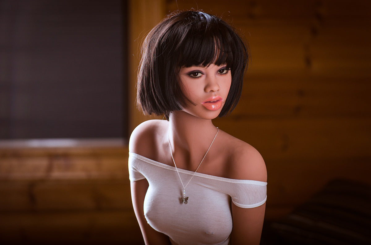 Cassie: Light-Skin African Sex Doll